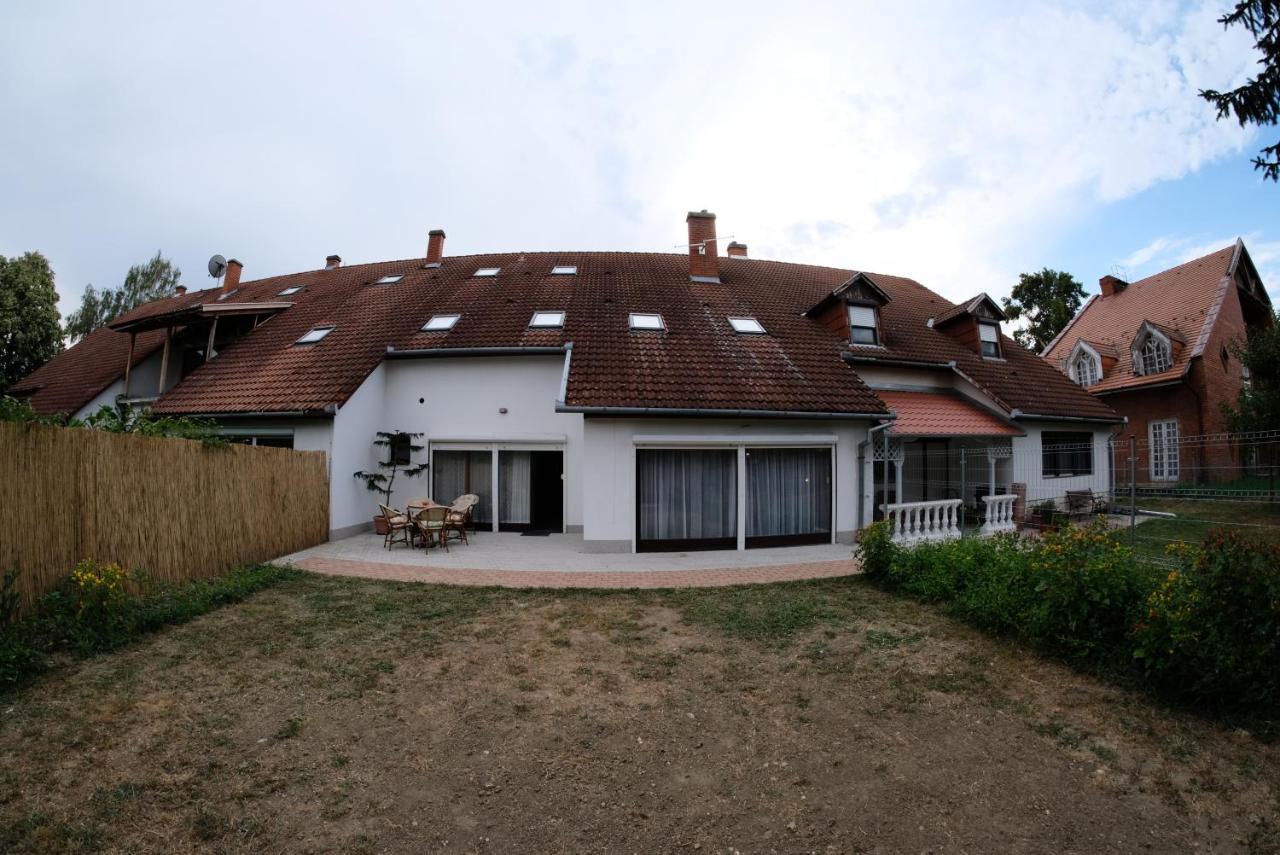 Alea Apartmanok Harkan Exterior foto